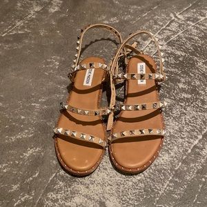 Steve Madden Womens Travel Studded Ankle Strap Flat Sandals
